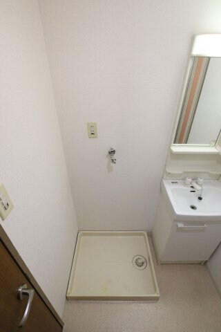 物件内観写真14　(室内洗濯機置場)