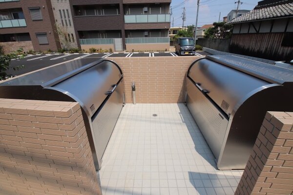 建物設備(敷地内ゴミ置き場)