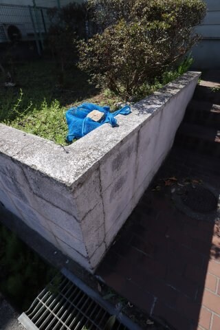 物件内観写真3　(敷地内ゴミ置き場)