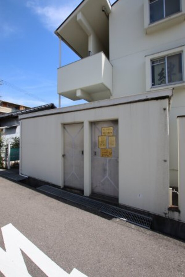 建物設備(敷地内ゴミ捨場)