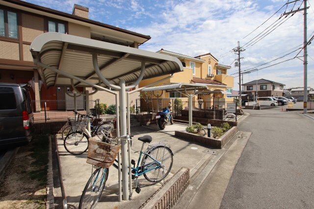 物件内観写真4　(駐輪場)