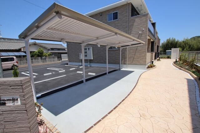 物件内観写真4　(駐輪場)