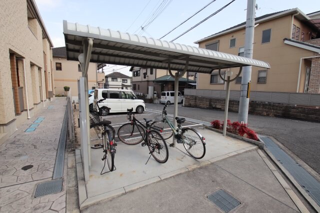 物件内観写真4　(駐輪場)