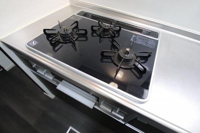 物件内観写真16　(３口コンロ)