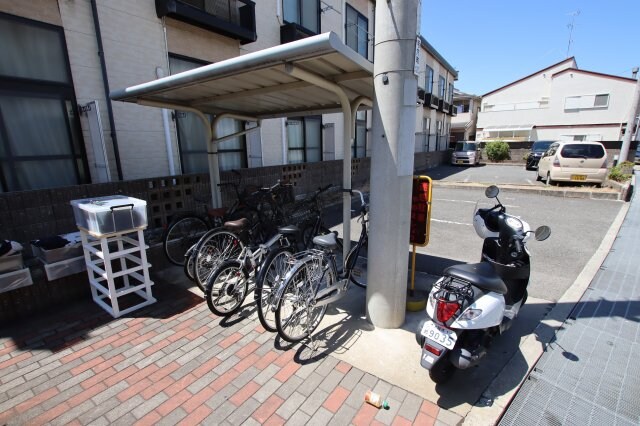 物件内観写真4　(駐輪場)