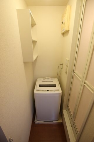 物件内観写真14　(洗濯機置場)