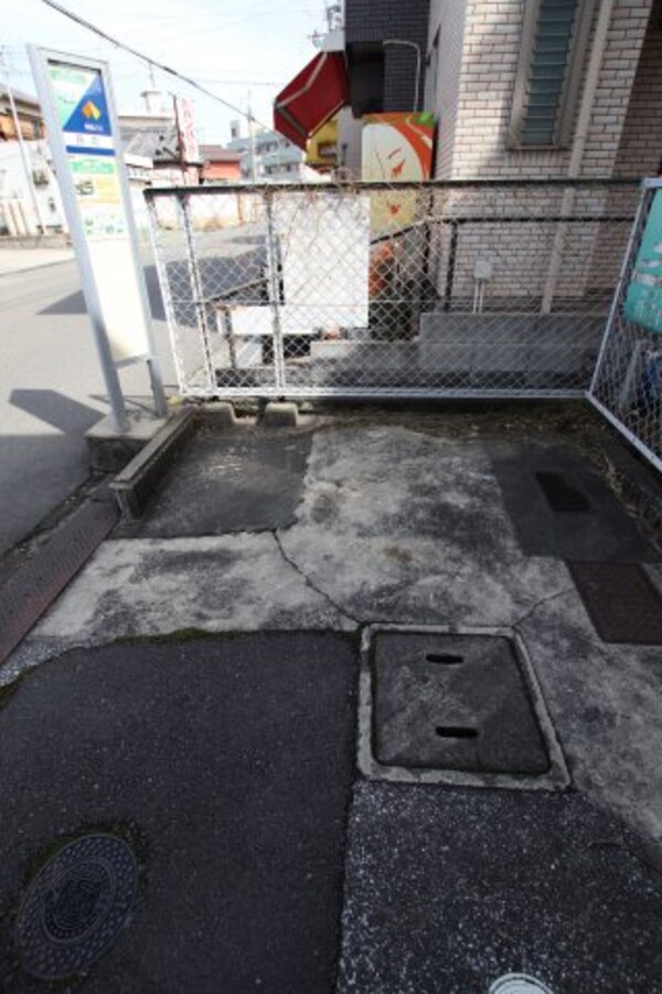 建物設備(敷地内ゴミ捨場)