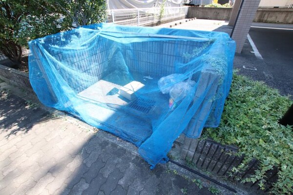 建物設備(敷地内ゴミ捨場)