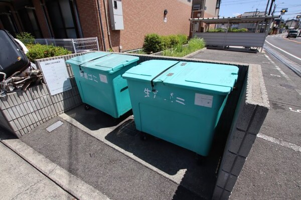 建物設備(敷地内ゴミ置き場)
