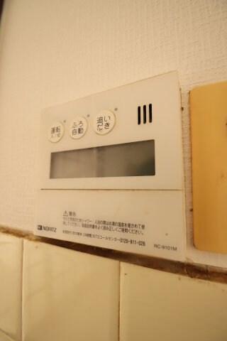 物件内観写真16　(給湯器)