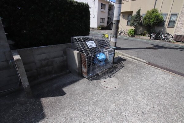 建物設備(敷地内ゴミ置き場)