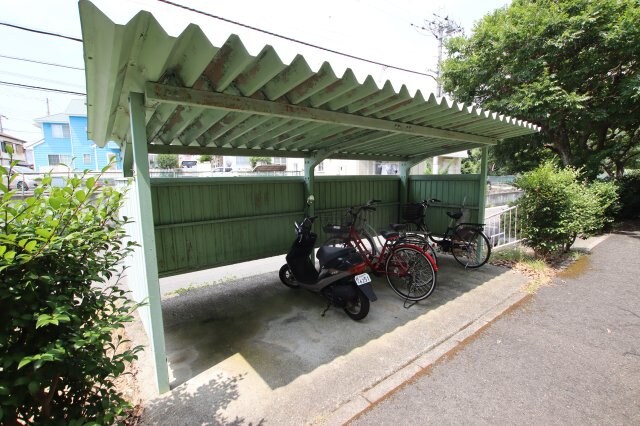 物件内観写真4　(駐輪場)