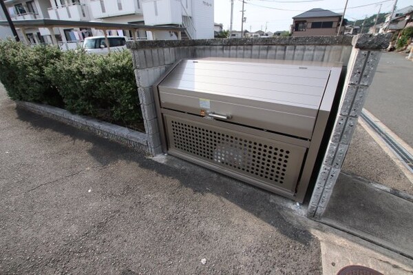 建物設備(敷地内ゴミ捨場)