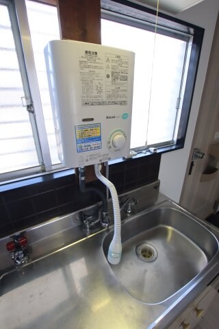 物件内観写真7　(瞬間湯沸かし器)