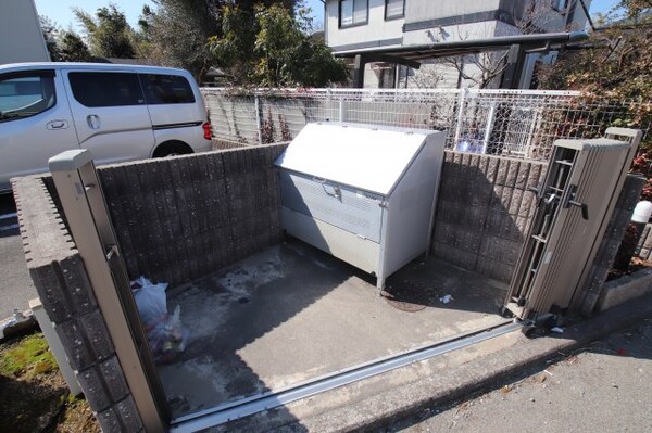 建物設備(敷地内ゴミ捨場)