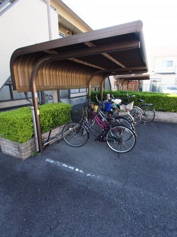 物件内観写真5　(駐輪場)