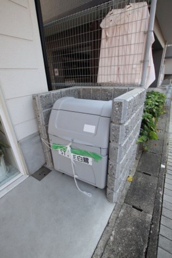 建物設備(敷地内ゴミ捨場)