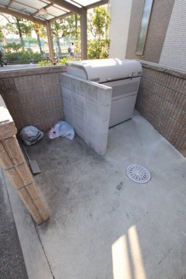 建物設備(敷地内ゴミ置き場)