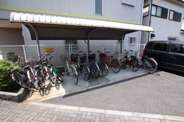 物件内観写真4　(駐輪場)