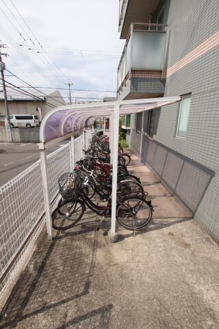 物件内観写真5　(駐輪場)