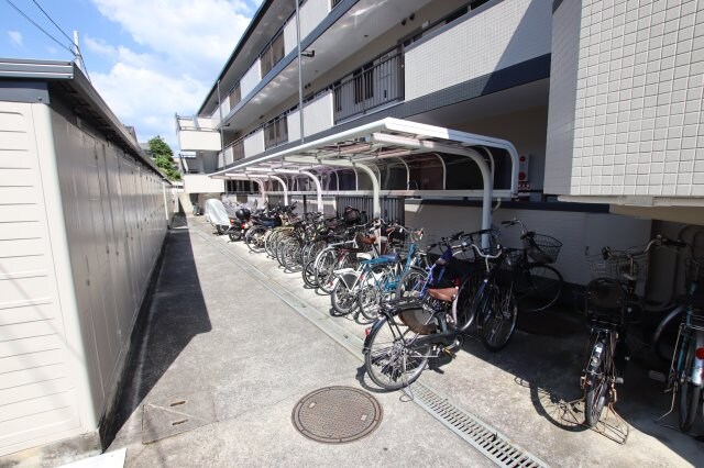 物件内観写真4　(駐輪場)