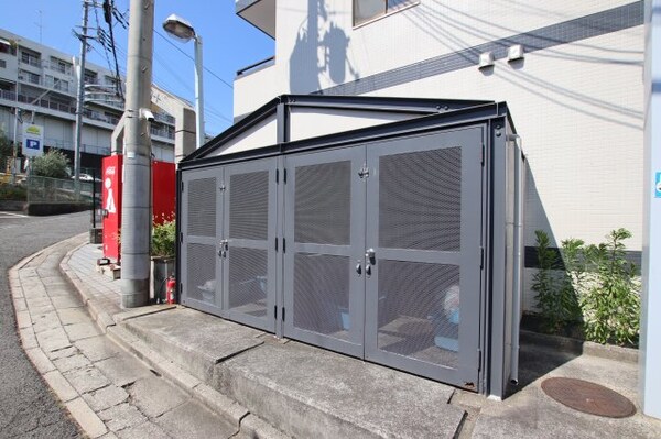 建物設備(敷地内ゴミ捨場)