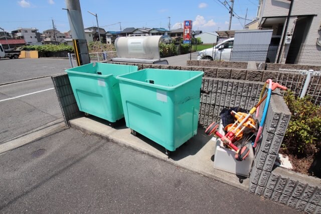 物件内観写真5　(敷地内ゴミ置き場)