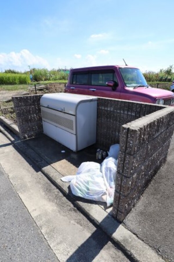 敷地内ゴミ置き場