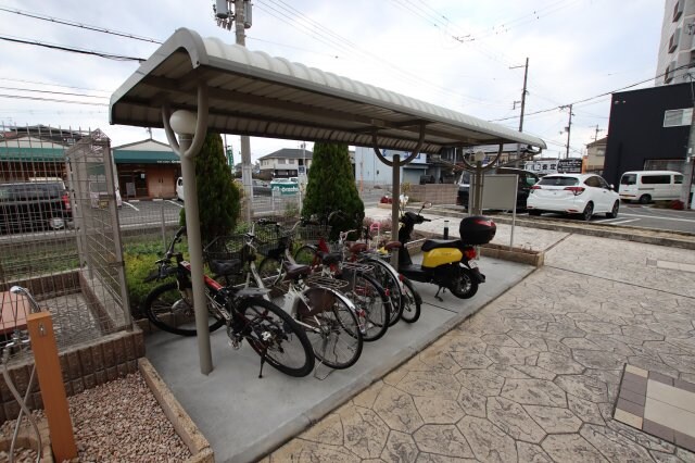 物件内観写真4　(駐輪場)