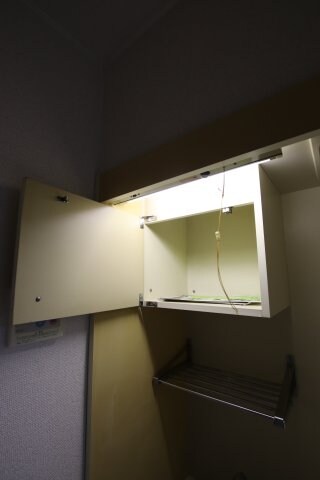 物件内観写真12　(吊戸棚)