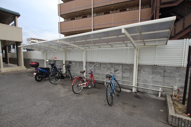物件内観写真4　(駐輪場)