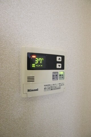 物件内観写真15　(給湯器)