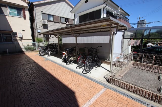 物件内観写真4　(駐輪場)