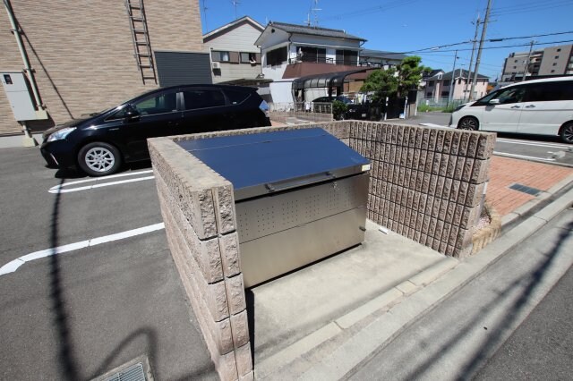 物件内観写真5　(敷地内ゴミ捨場)