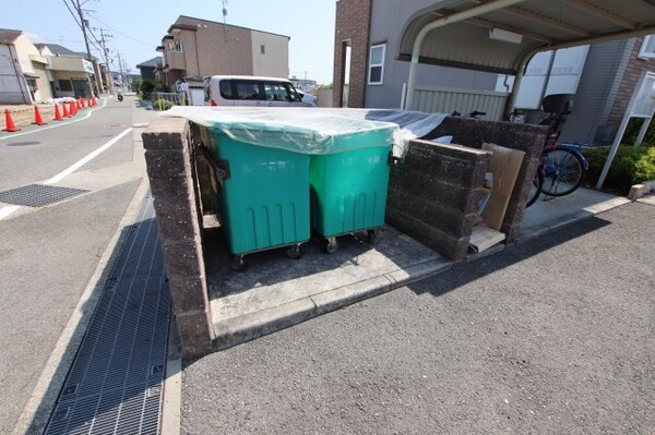 建物設備(敷地内ごみ置き場)