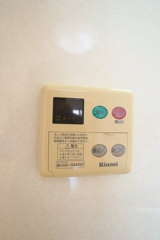 物件内観写真21　(給湯器リモコン)