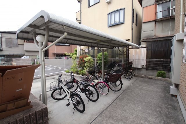 物件内観写真4　(駐輪場)