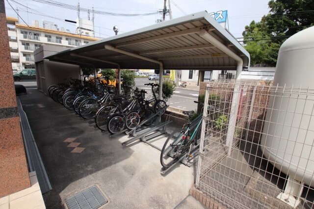 物件内観写真4　(駐輪場)