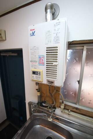 物件内観写真14　(瞬間湯沸かし器)