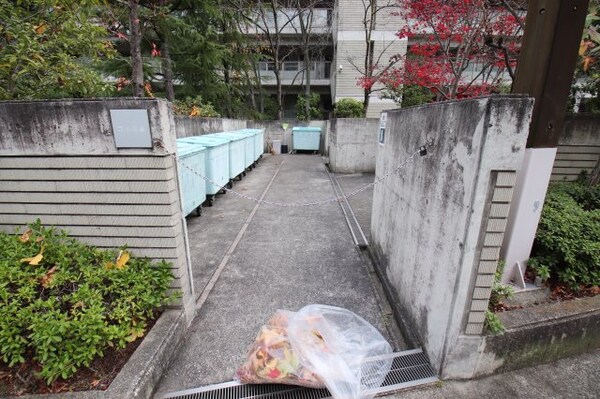 建物設備(敷地内ゴミ置き場)