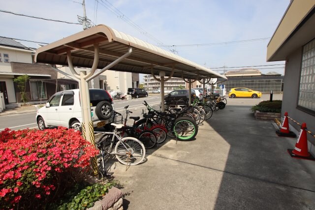 物件内観写真4　(駐輪場)