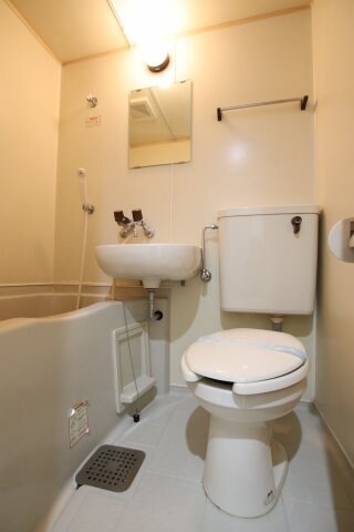 物件内観写真16　(ユニットバス)