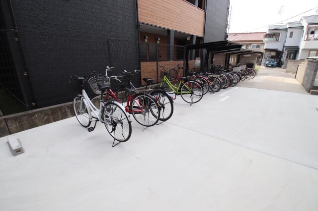 物件内観写真3　(駐輪場)