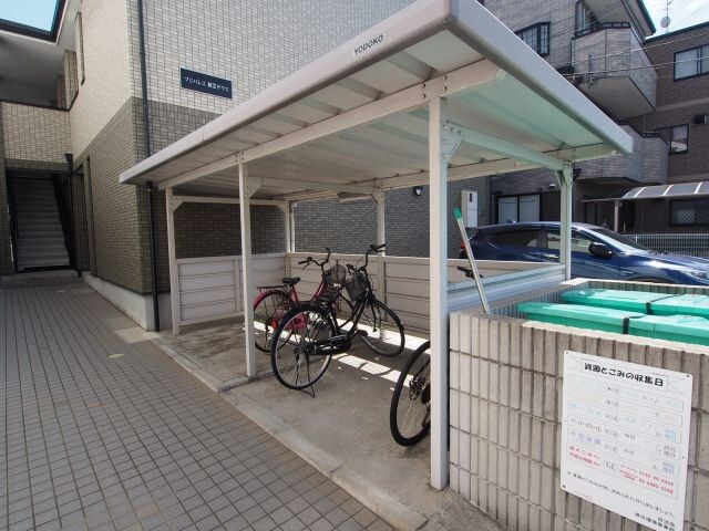 物件内観写真4　(駐輪場)