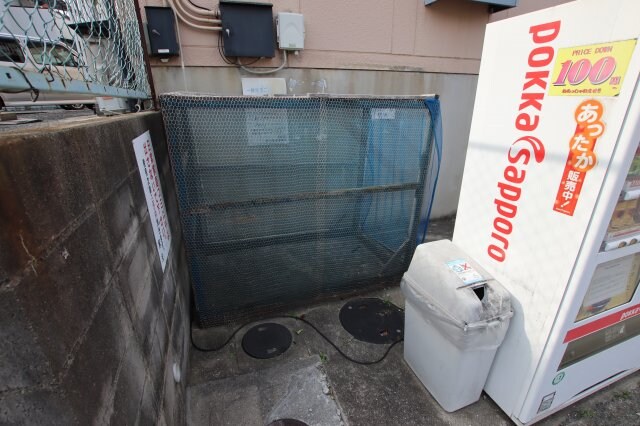 物件内観写真5　(敷地内ゴミ置き場)