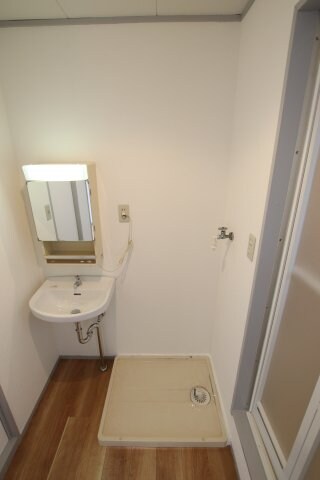 物件内観写真13　(室内洗濯機置場)