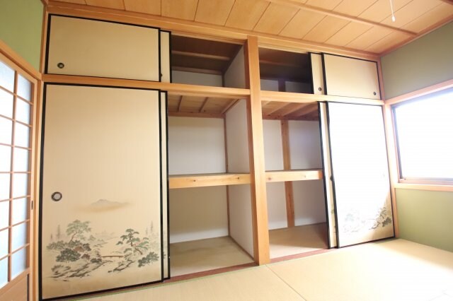 物件内観写真25　(押入れ)