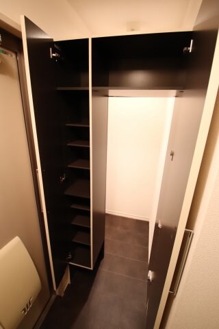 物件内観写真8　(ウォークインクローゼット)