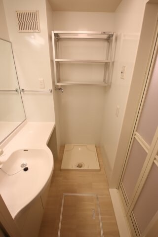 物件内観写真15　(室内洗濯機置場)