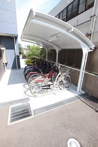 物件内観写真4　(駐輪場)